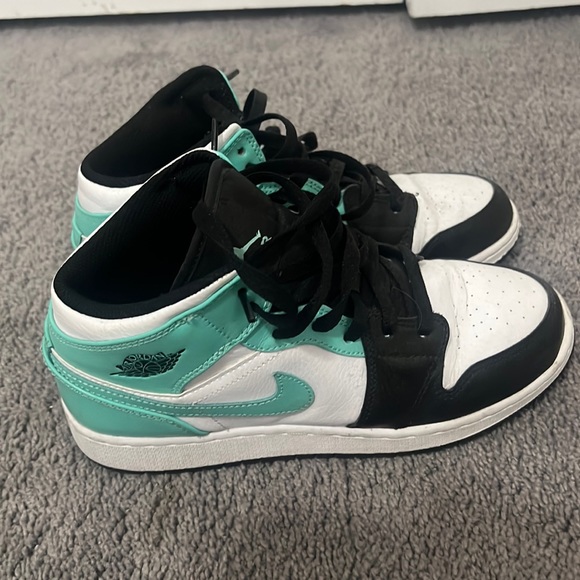 Nike Air Jordan 1 Y6 - Picture 1 of 6
